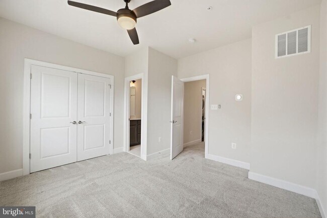 Building Photo - 211 Phoenix Dr