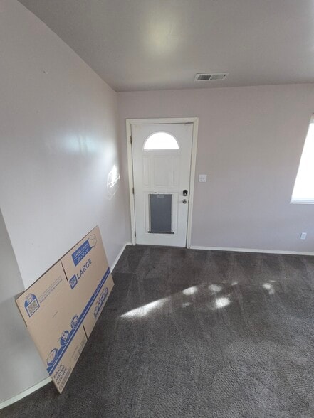 Building Photo - 10228 Belnap Pl