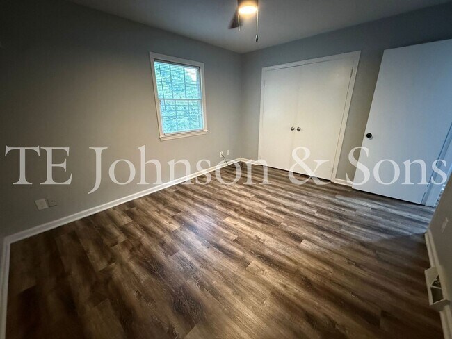 Building Photo - 317 Vineyard Park Ct