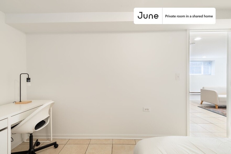 Building Photo - Room in Shared 3 bed/1 bath home in Logan Square