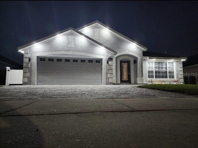 Building Photo - 2823 Maguire Dr