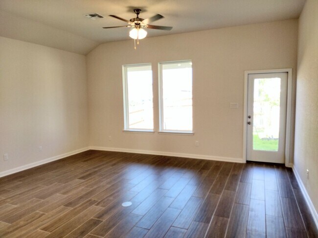 Building Photo - Beautiful 4 bedroom new build, it is a must see!!