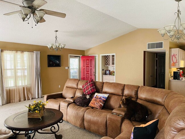 Building Photo - 213 White Mountain Meadows Dr