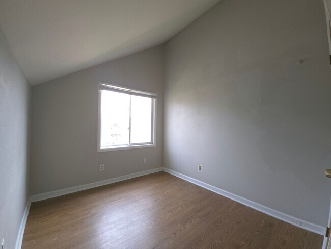 Building Photo - 896 18th St