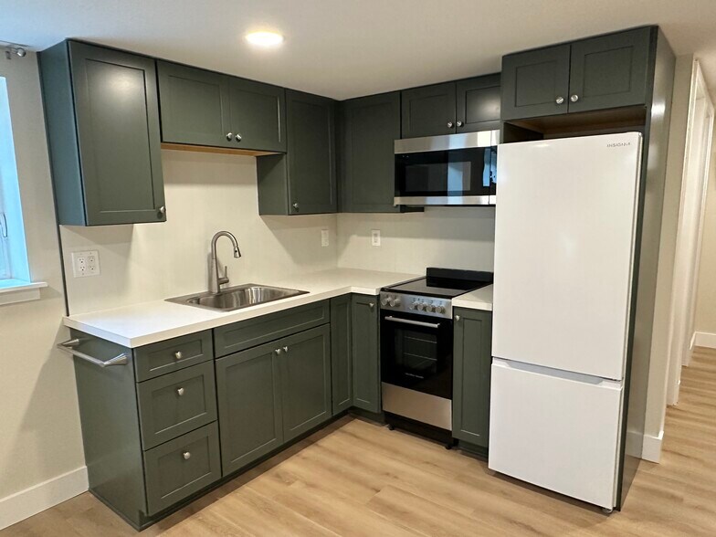 Building Photo - 2412 Columbia St SW