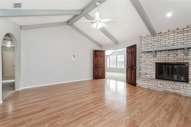 Building Photo - 2732 Parkhaven Dr