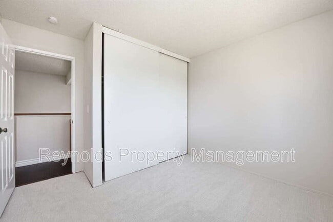 Building Photo - 9462 Pipilo St