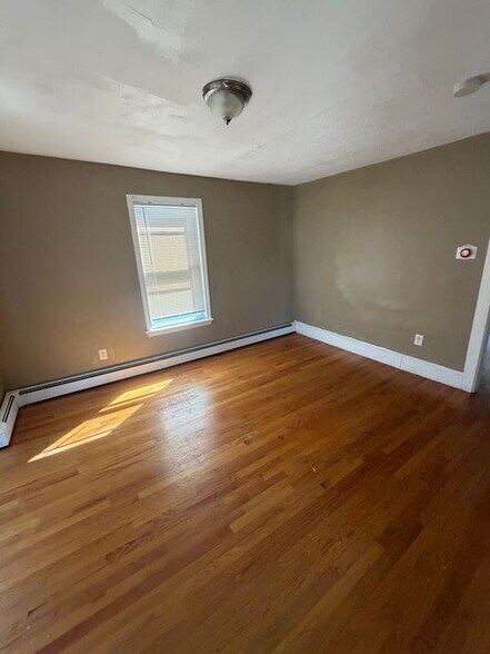 Building Photo - 10 Neptune St Ct