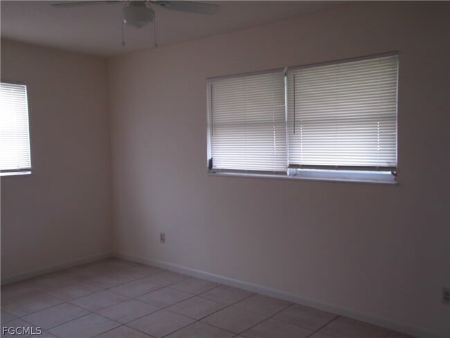 Building Photo - 242 S Lake Dr