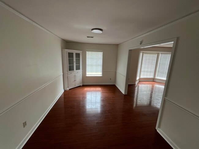 Building Photo - 1375 Riverwood Dr