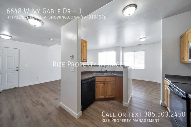 Building Photo - Lease now, live easy. Move in Special!