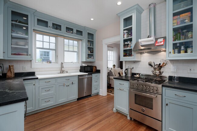 Building Photo - 44 Markham Rd