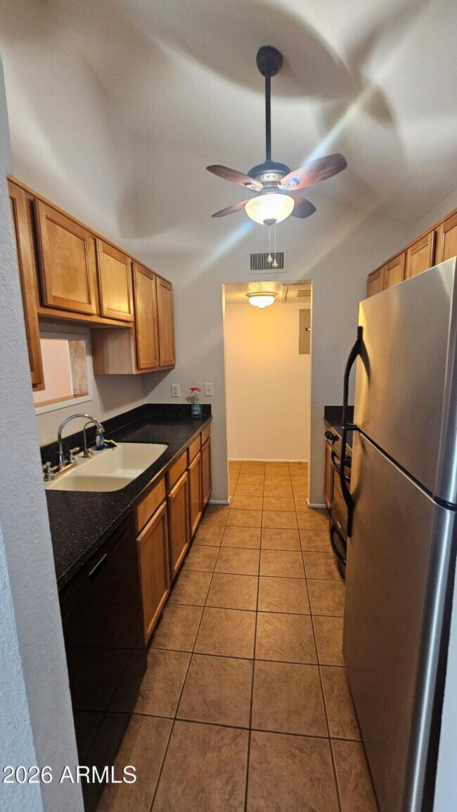 Building Photo - 7550 N 12th St