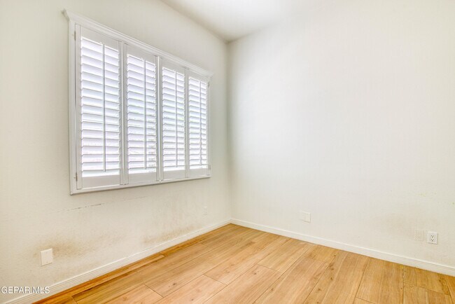Building Photo - 12217 Sitting Bull Dr