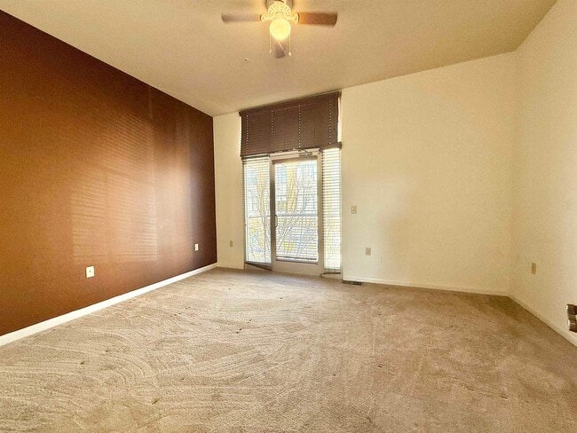 Building Photo - 449 Monroe Ave