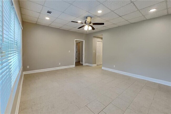 Building Photo - 3820 Pheasant Run Trce