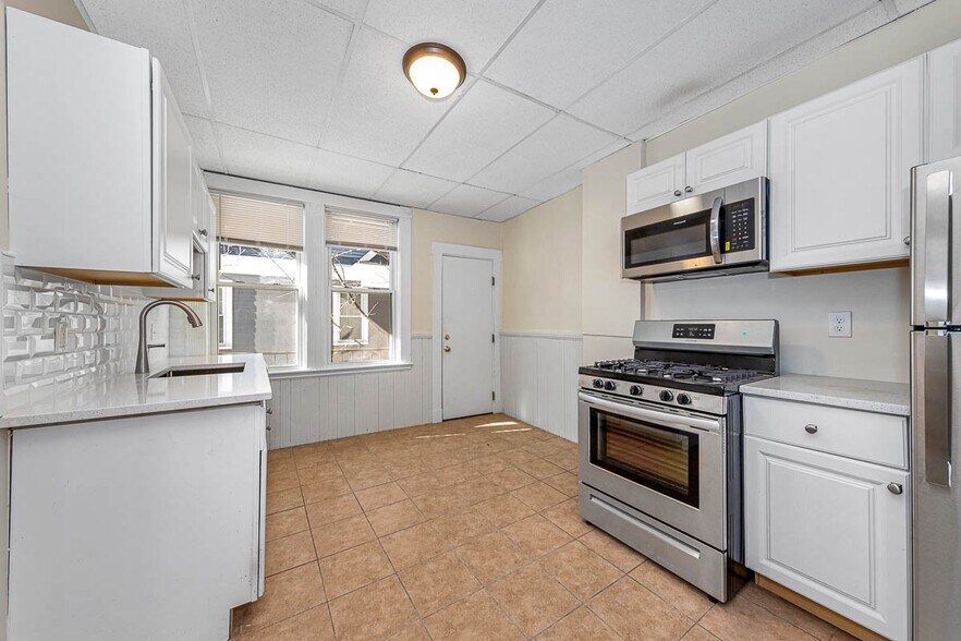 Primary Photo - 42 Brackett St