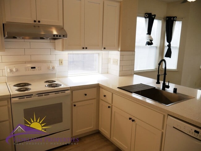 Building Photo - 9472 Clementine Way