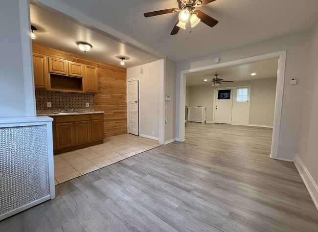 Building Photo - 620 n Wilton-