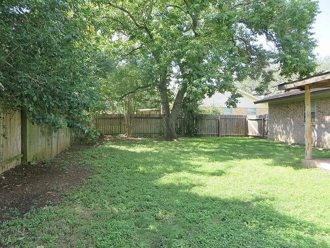 Building Photo - 103 Spanish Oak Cir