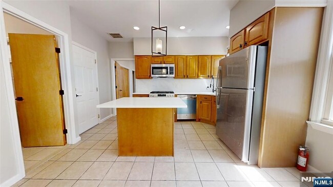 Building Photo - 11 Schuyler Ct