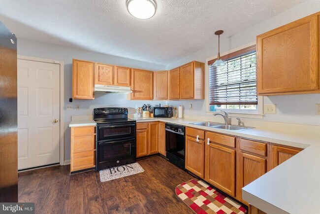 Building Photo - 7715 Wellington Glen Dr