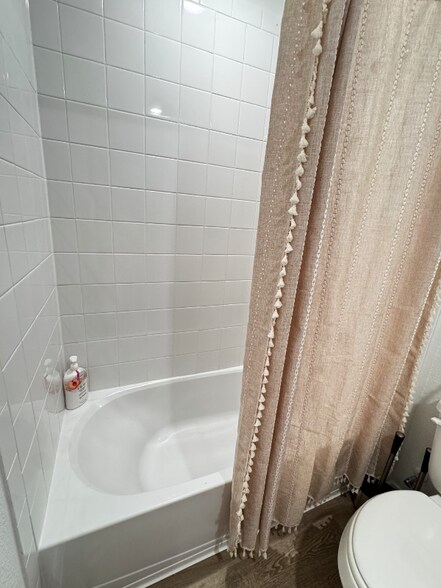 Building Photo - 256 Las Lomas Dr