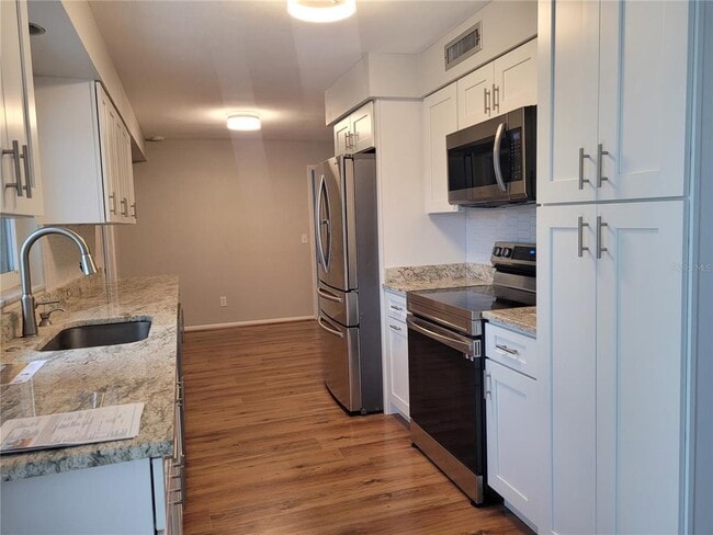 Building Photo - 13705 Jamaica Dr