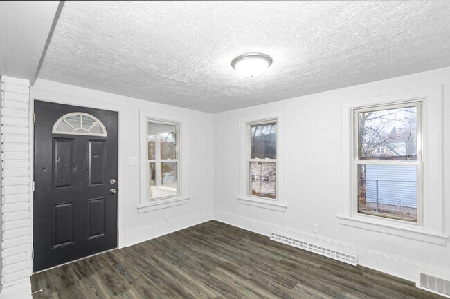 Building Photo - 679 Euclid Ave