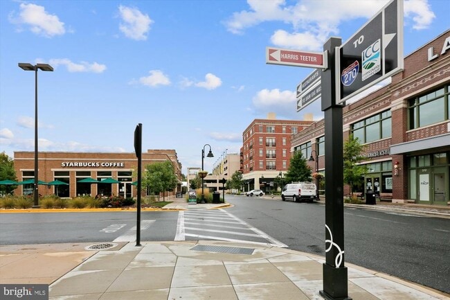 Building Photo - 21 Sterling Ct