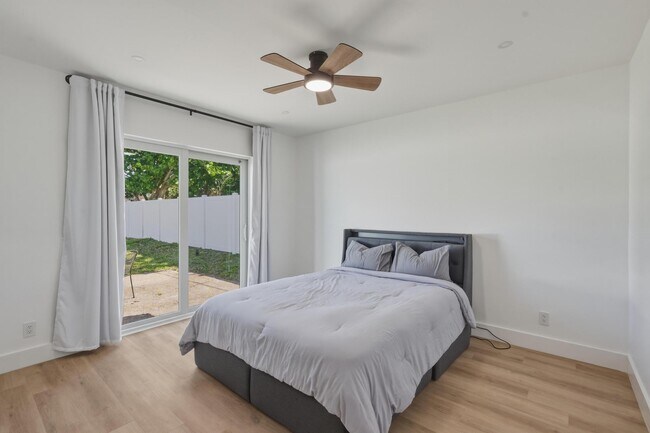 Building Photo - 461 SW 1st St