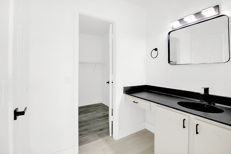 Building Photo - 14850 Naranja Lakes Blvd