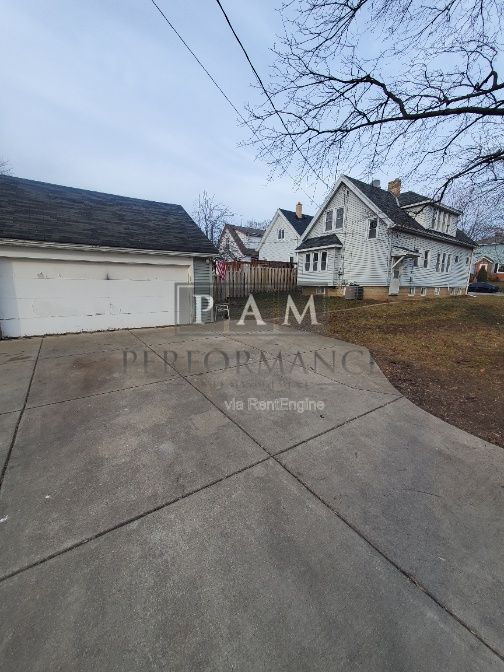 Building Photo - 1114 16th Ave