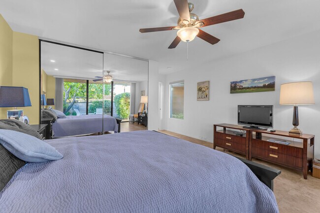 Building Photo - 10 Colgate Dr