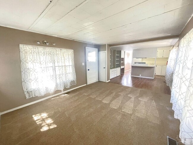 Building Photo - 1826 Bainbridge Ave