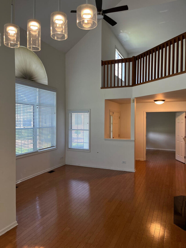 Building Photo - 1274 S Parkside Dr