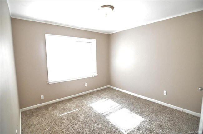 Building Photo - 334 Dee Dr