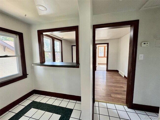 Building Photo - 15511 N Park Ave