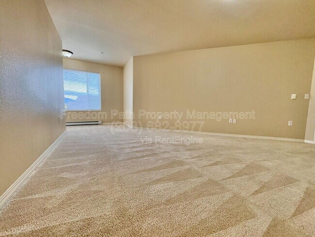 Building Photo - 310 N Promenade Loop