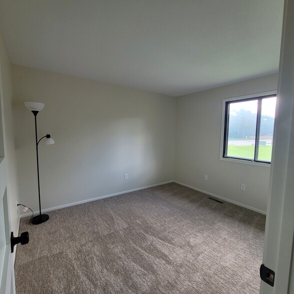 Bed 2 - 9931 Cord St NE