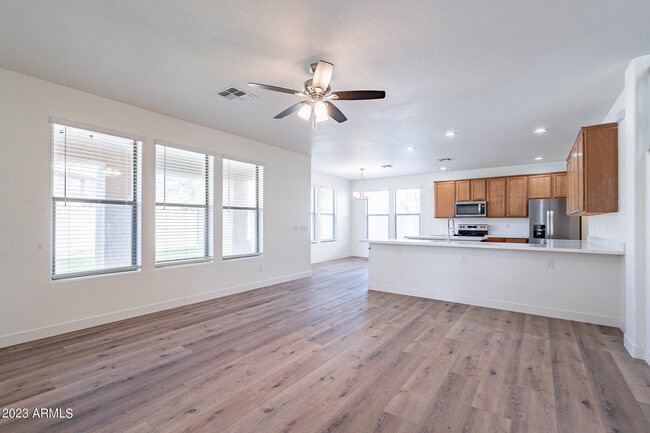 Building Photo - 4244 E Gleneagle Dr
