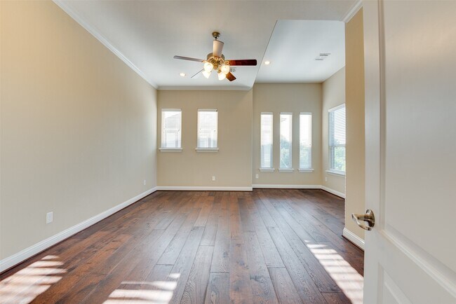 Building Photo - 6105 Stillman St