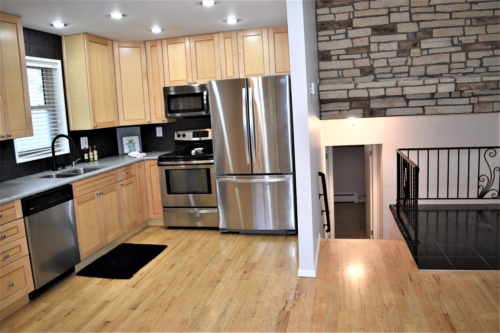 Building Photo - 12820 Willow Ln