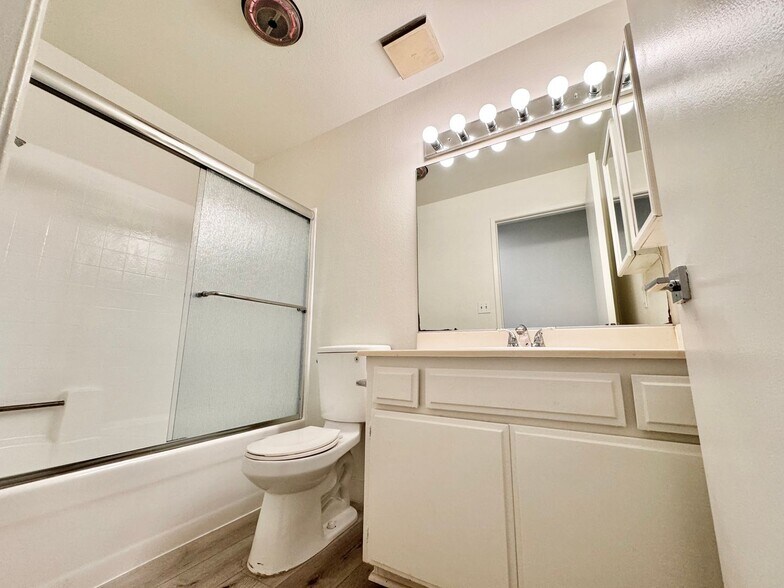 Building Photo - 3546 Hughes Ave