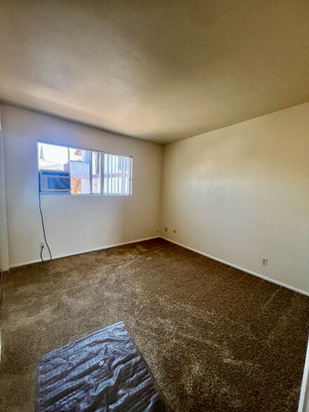 Building Photo - 5822 Kingman Ave