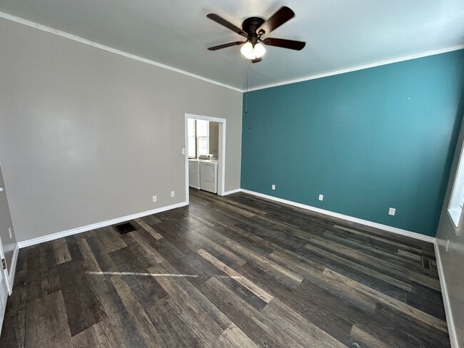 Building Photo - Nice-sized 3-bedroom 1-bath home with a la...