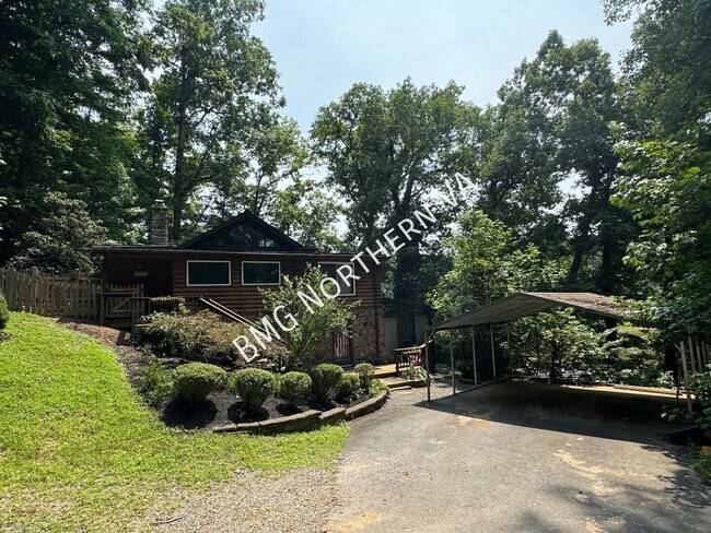 Building Photo - 8221 Barron St