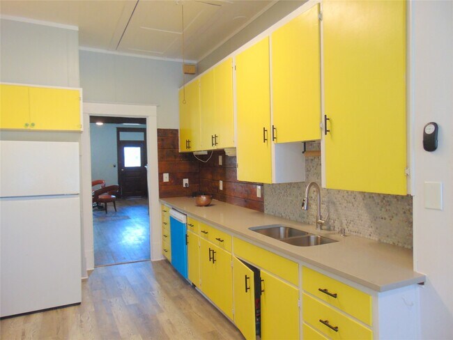 Building Photo - 3420 Avenue R