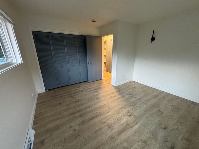 Building Photo - FULLY GUTTED & RENOVATED 5-Bedroom Home in...