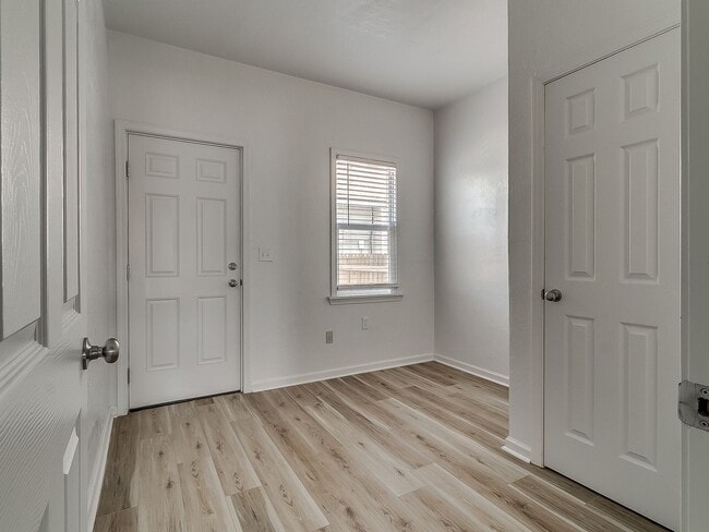 Building Photo - Beautifully Remodeled 2 bed / 1 bath